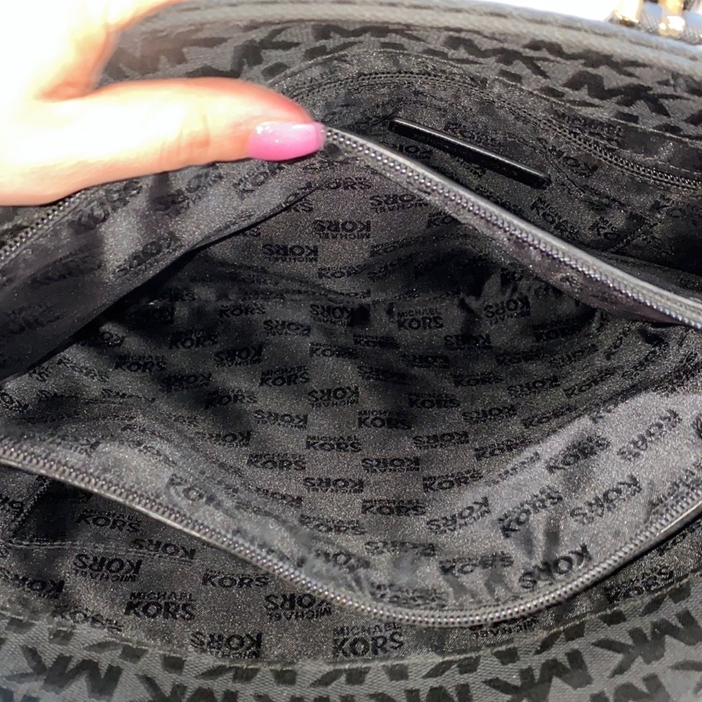 Michael Kors purse - Picture 10 of 12